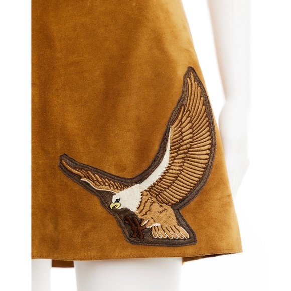 Upcycled tan suede mini skirt with eagle embroidery - Picture 4 of 10